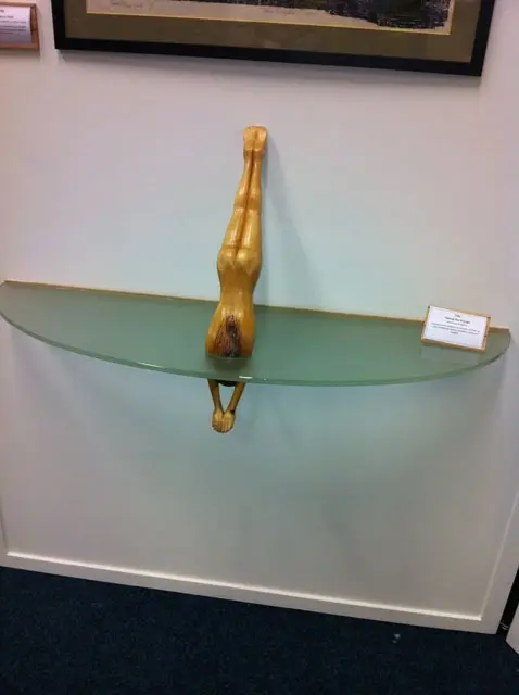 Khi mặt nước là chiết kệ nhỏ